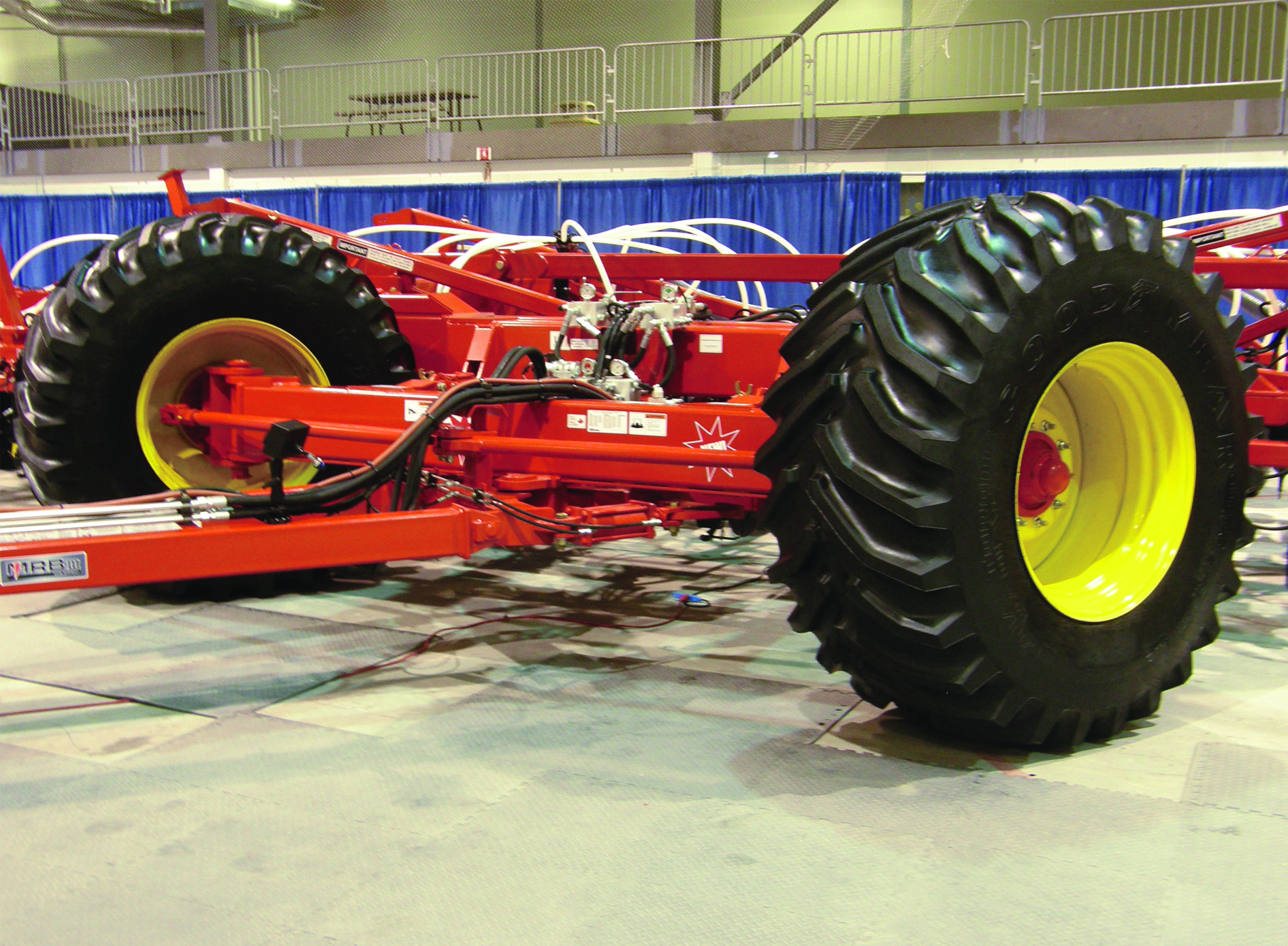 The large-tire, floatation feature introduced on the 86-foot version of the 3320 PHD drill last June will be available on smaller versions of the 3320 and the 60-foot 3710 drill for the 2014 season. 