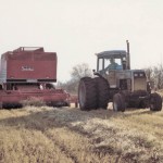 The White 9550 combine used a centre-feed header