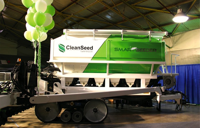 Clean Seed Capital Group introduced a full working prototype of its CX6 “hybrid” seeding system. The drill, which rides on tracks, includes a 400-bushel, six-compartment tank and 60-foot tool bar.