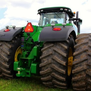 Hydraulic capacity grows on the 9R tractors. Flow rate increases to a maximum of 115 GPM and up to eight rear SCVs are available.