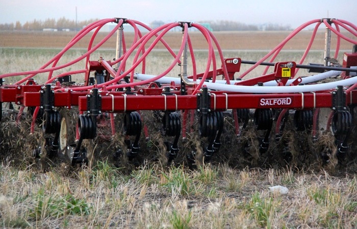 The  I-2100  was  able  to  operate  even  in  wet  conditions  in  heavy  clay  soil.