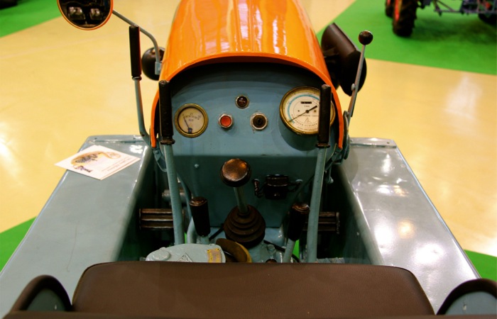 The operator’s station  and rear connections of the 1C are pretty basic compared to today’s equipment.