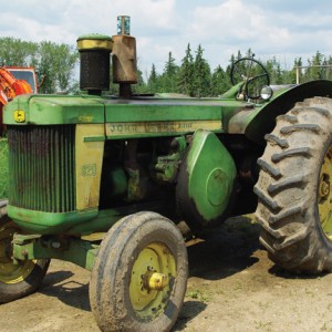 The JD 820 Diesel has a four-cylinder gas motor that starts the diesel engine. Wilfred says it always starts.