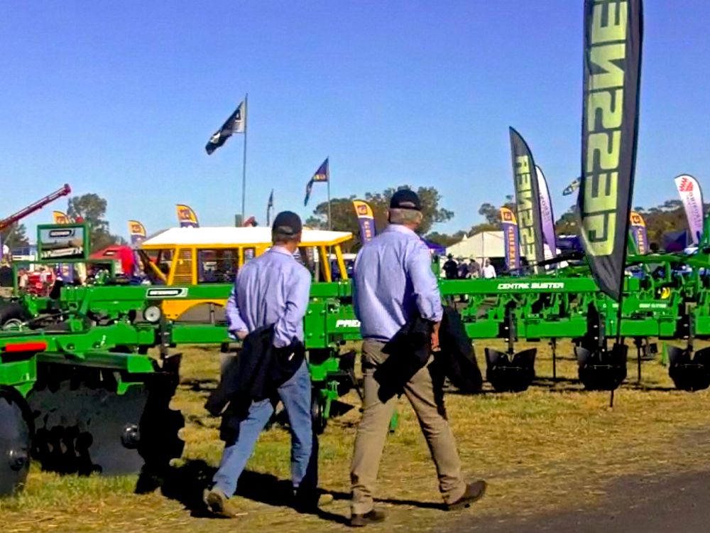 VIDEO: eQuipTV: Grainews goes to Australia