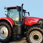 Case IH’s new Optum is designed
for hay and forage operations.
The styling on the Optum is a preview of new Case designs to come.