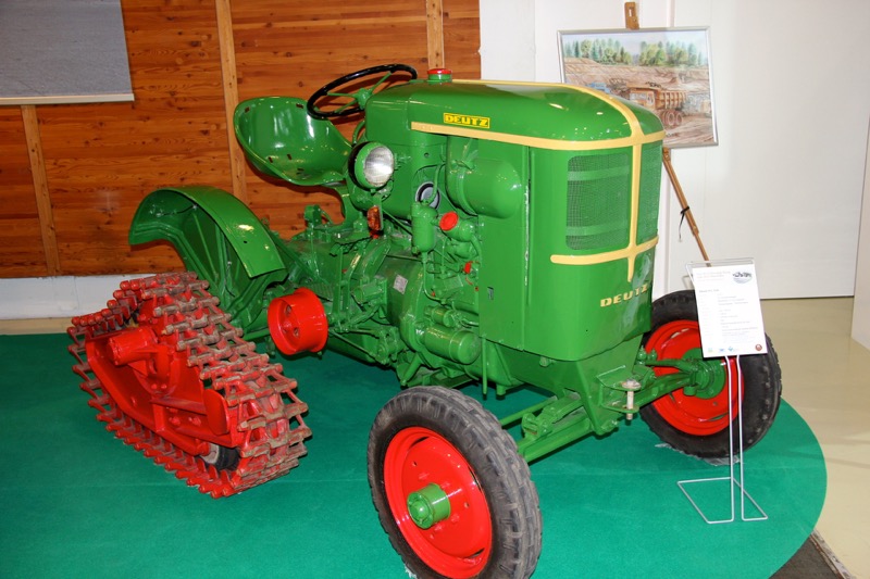 There were also classic machines on display. This vintage Deutz shows that the idea of tracks in agriculture has been around for a while.