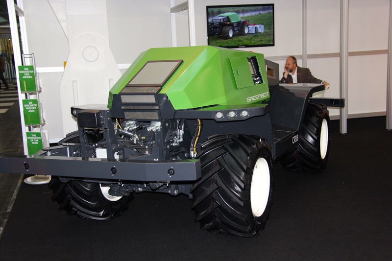 The Greenbot, a market-ready, fully autonomous, 100 horsepower tractor made its debut at the show. This machine was already sold and will go to work on a farm in the Netherlands.