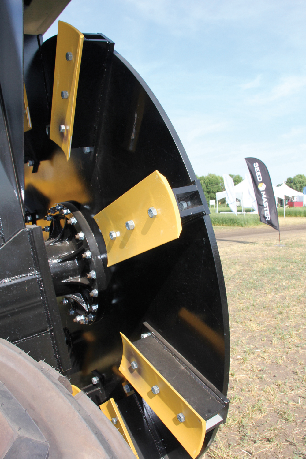 Heavy duty cutting teeth are protected by bolts that will fail first to prevent serious damage.