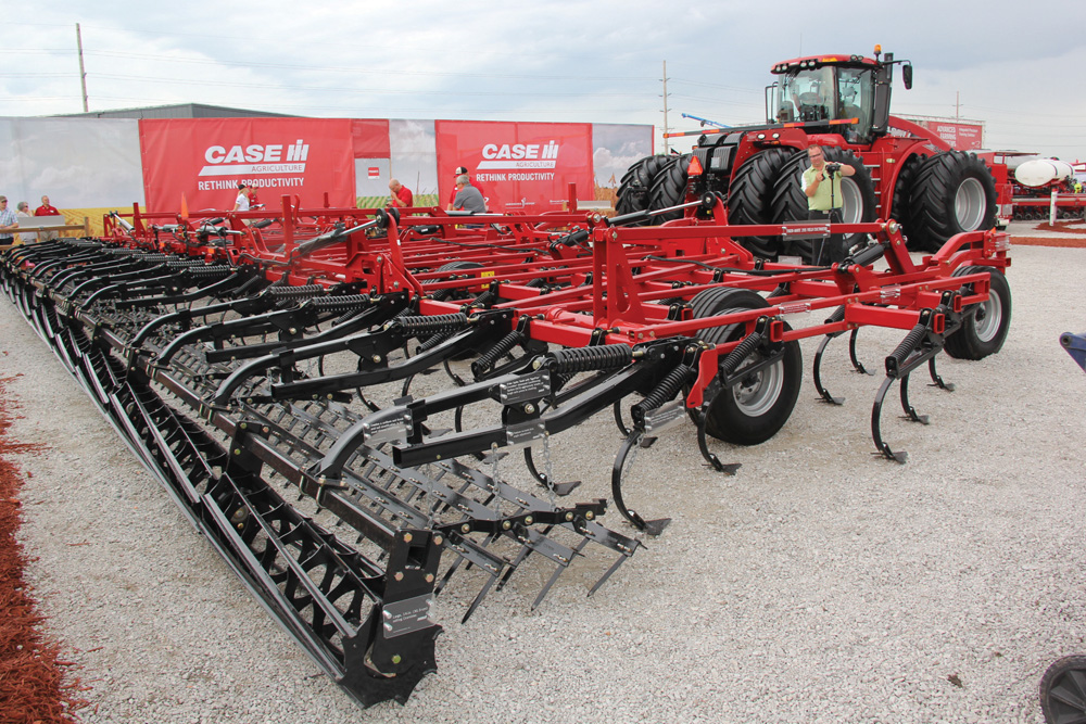 The Case IH 255 Tiger-Mate field cultivator  is capable of field speeds up to 10 m.p.h.