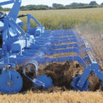 High field speeds and disc angle create mixing action by throwing up soil.
