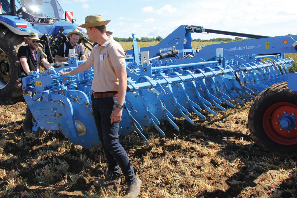 Lukas Voss demonstrates how to adjust the position of the harrow tines on the Rubin 12.