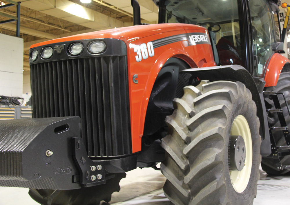 The 335 and 360 come with standard front-axle suspension to increase traction and improve the ability to deliver higher engine power to the ground, plus making faster road speeds possible. Buyers can opt to down spec the tractors to an old-fashioned rigid axle mount if they choose.