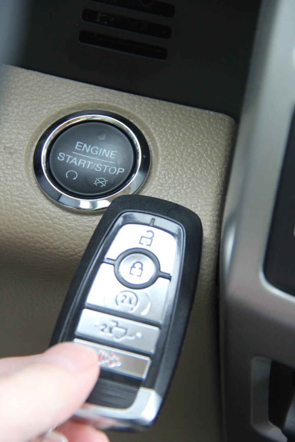 Like most new vehicles, the F350 doesn’t need an actual ignition key. Just keep this fob in your pocket and press the start button.