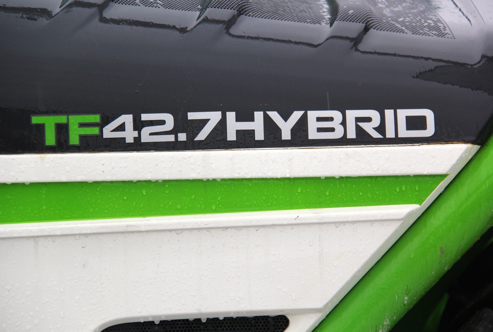 Merlo presented a prototype hybrid telehander at Agritechnica 2013 and won an engineering award for it.