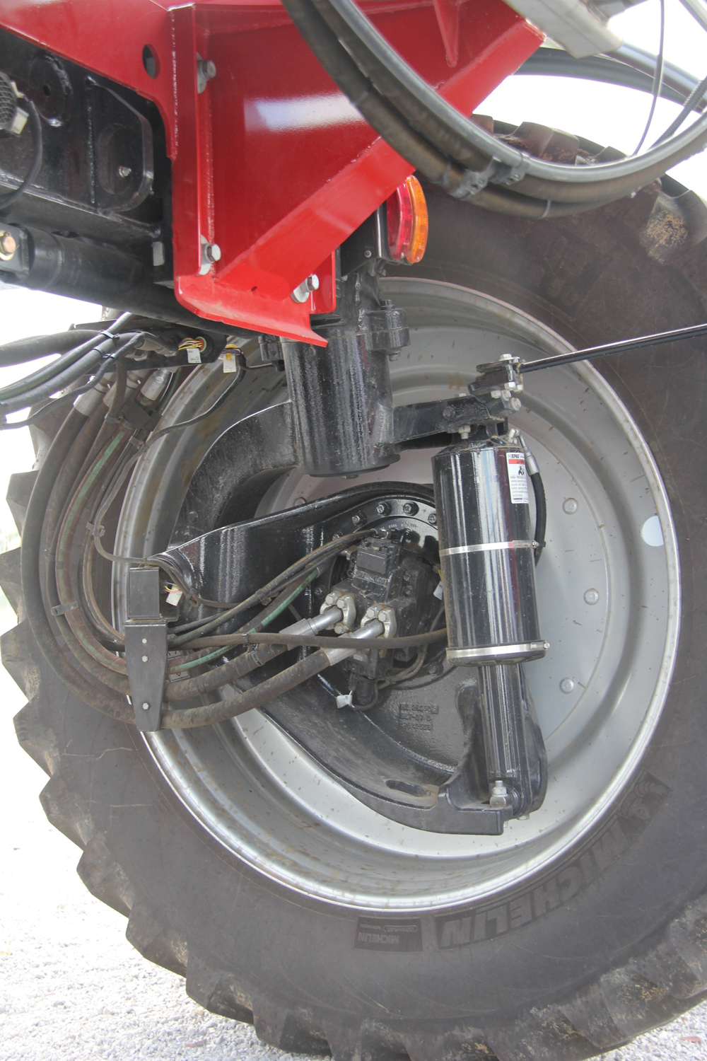 The Trident uses a newly-designed automatic air suspension that compensates for changing load weights. 