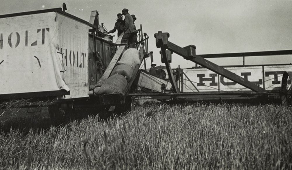 This series of early Holt combine images was supplied courtesy of Caterpillar Inc.