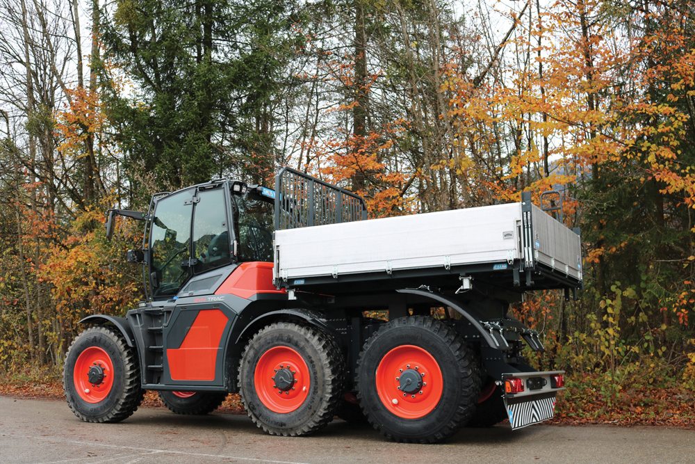 An optional third axle can be quickly mated to the chassis for added flexibility.