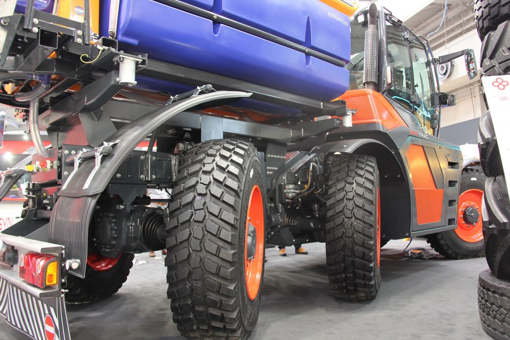 This display model at Agritechnica, with an optional third axle attached, shows the independent suspension and one of three different steering modes.