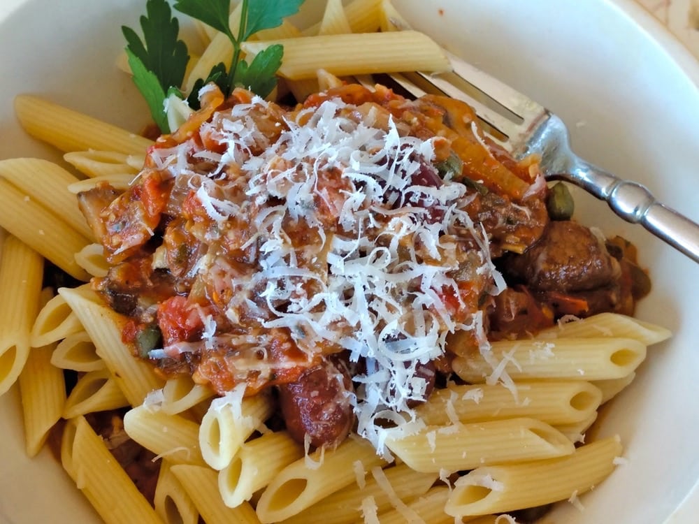 Pasta puttanesca.
