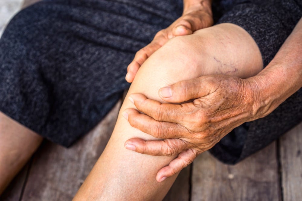 legs older person, Knee Pain, elder osteoarthritis