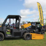 The Hustler MDV offers a hydraulic bed that can lift 750 pounds (340 kilograms) up from ground level.