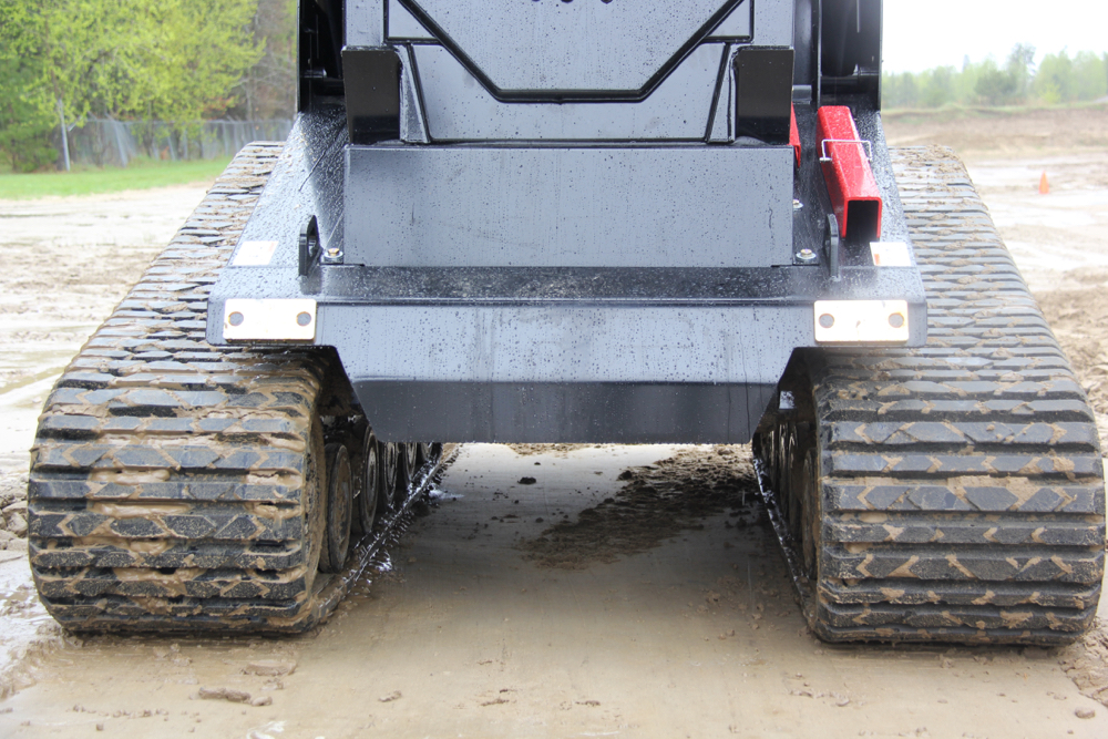 Another of the features ASV proudly showed was the under-body clearance on its compact track loaders. The VT-70 High Output boasts 13 inches (330 millimetres) between the body and ground to help keep it from bogging down in soft conditions, like those inside a corral.