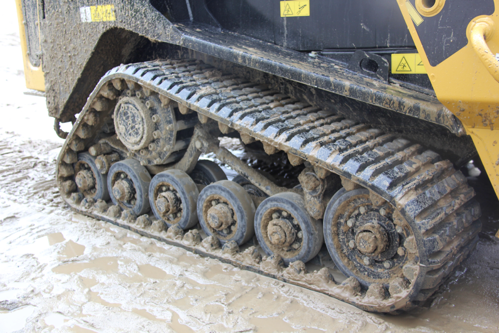 By leaving the interior of the track modules open, the ASV tracks don’t accumulate material in wet conditions. This photo shows how the ASV loader working in the same conditions remains clear of debris.