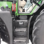 Sloped steps on the 942 make cab access easy.