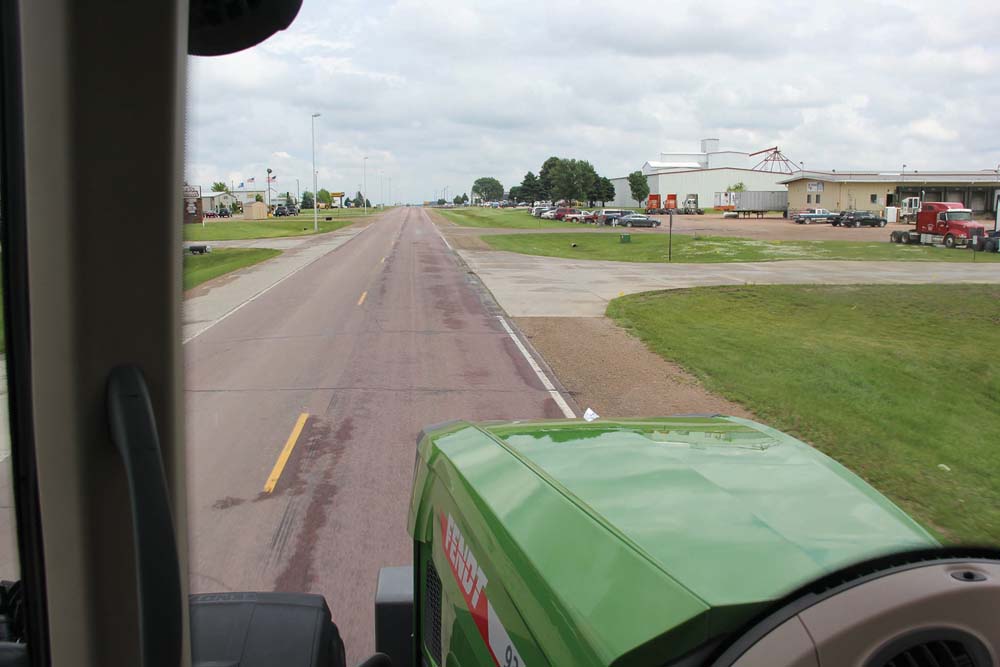 Front axle suspension keeps the tractor stable and controllable during 50 km/h road travel.