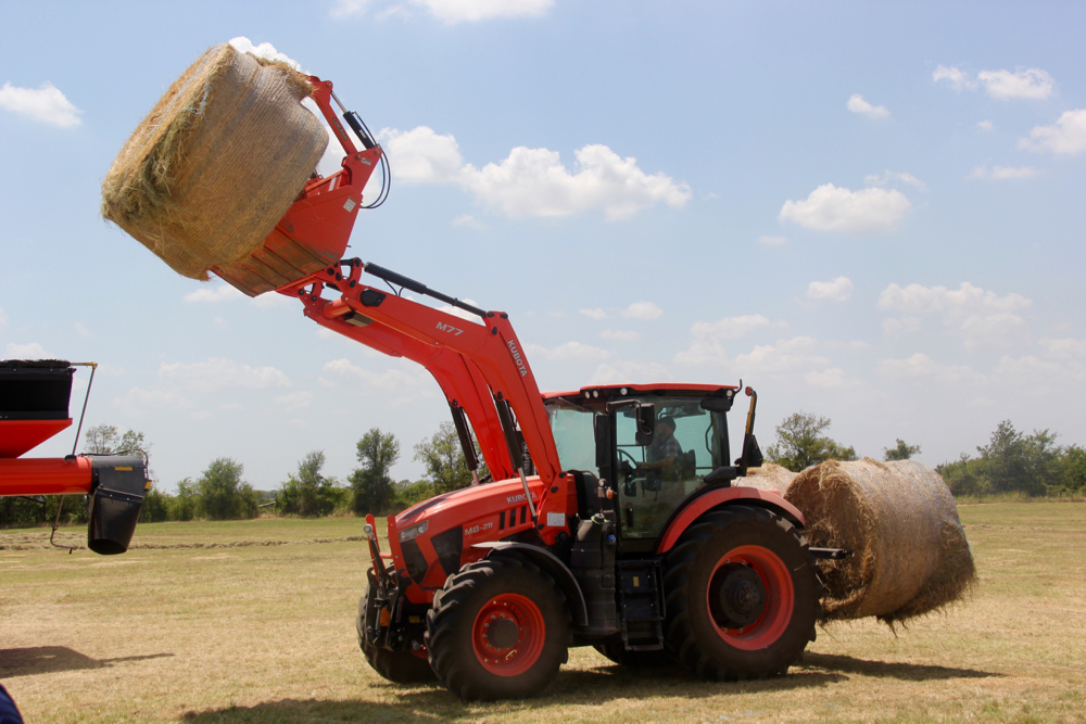 The M77 loader is the factory-installed match for M8 tractors. It offers a shock-dampening feature, with accumulators that absorb shocks from rough terrain to carry the load smoothly. That keeps the shocks felt by the operator to a minimum.