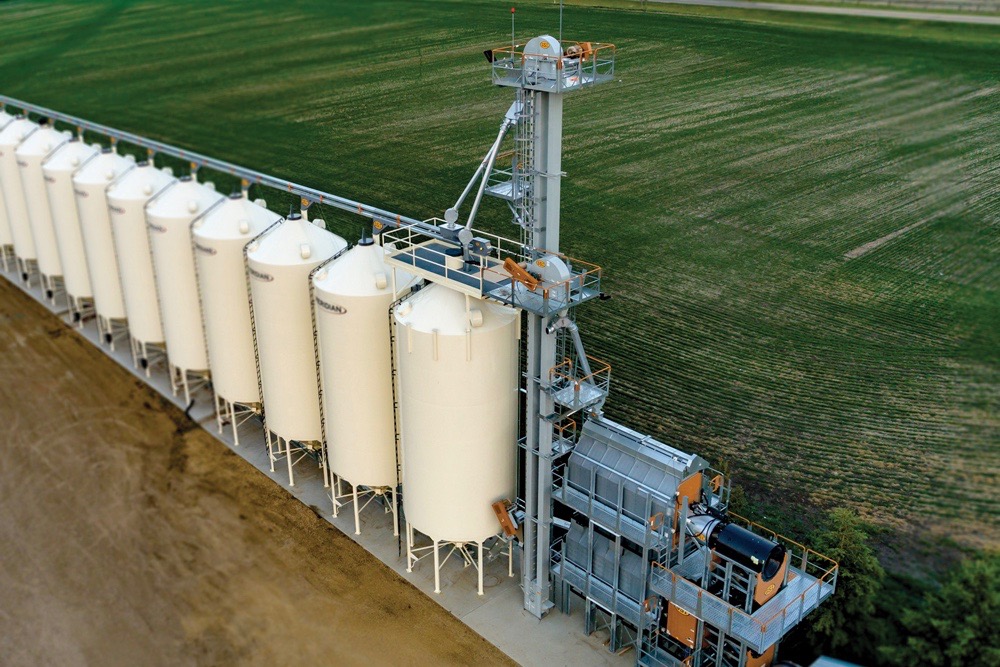 A GSI grain drying system at Bashaw, Alta. (Grainews photo courtesy Western General)
