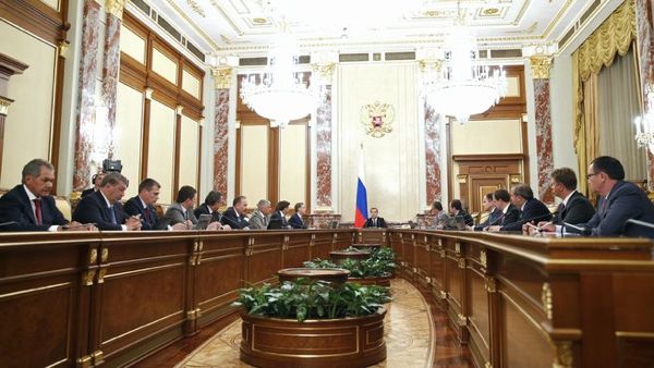 Officials meet Thursday at Moscow’s Government House to discuss the government’s planned retaliatory sanctions on Canada, the U.S., the EU and other nations. (Government.ru)
