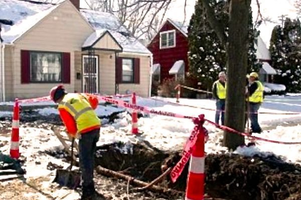 Crews replace lead-tainted water service lines at homes in Flint, Michigan in March. In view of the Flint emergency, other U.S. jurisdictions are expected to ramp up investment in water-related infrastructure. (CityofFlint.com)
