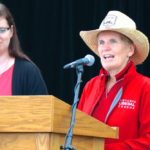 Ontario Premier Kathleen Wynne (r) pledged her support for a positive NAFTA negotiation outcome at the International Plowing Match. (John Greig photo)
