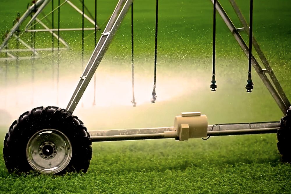 (Valley Irrigation video screeengrab via YouTube)
