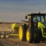 A farmer plants corn near Ashland, Ill., northwest of Springfield, on April 14, 2016. (Photo: DMathies/iStock/Getty Images)
