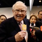 Warren Buffett has a Dairy Queen ice cream bar before Berkshire Hathaway’s annual meeting in Omaha on May 6, 2017. (File photo: Reuters/Rick Wilking)