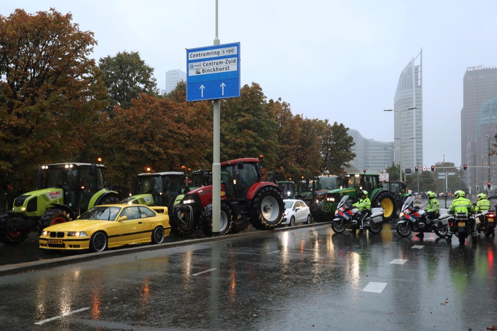 Protesters leave a demonstration of Dutch farmers aiming to block the traffic in The Hague, Netherlands on Oct. 16, 2019. (Photo: Reuters/Eva Plevier)
