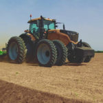 Challenger 1000 Series models are the same basic tractor as those wearing AGCO’s Fendt brand badges. The same tractors get treated to green or yellow paint depending on which dealership they are delivered to. The 1000 Series offer really big horsepower in a rigid-frame MFWD configuration. Four models offer 396 to 517 engine horsepower (380 to 453 at the PTO).
A low-rev. 12.4 litre MAN diesel provides the power in the series and the unique AccuDrive powertrain that routes drive to the axle where it’s needed most.
The two-tracked MT700s come in three models, which run from 380 to 431 horsepower, sport styling that matches the look of the 1000 Series tractors. Underneath their skin, the two-track machines were given so many engineering changes that AGCO called them the “next generation” MT700 Series when they last saw an update.
Built on the AccuEngineering Platform and including the MobilTrac system (track suspension), the MT700s rely on 9.8 Litre AGCO Power diesel engines. Just like the 1000 Series engines, the 9.3 litre diesels offer high torque at low revs, which helps reduce fuel consumption because the engine runs at a relatively low r.p.m.
Behind the engine, the AccuDrive powertrain uses a CVT. The brand claims these systems all work together to make the tractors much more efficient at turning engine torque into useable traction.
MaxxRide three stage suspension system includes oscillating mid-rollers, a redesigned hard bar suspension and lastly a cab suspension. Those features also improve handling on roads at higher speeds. A 10.4-inch touch screen relays information to the operator. The monitors are ISOBUS 11783-compatible, and they can display real-time camera images and handle wireless data transfer tasks.