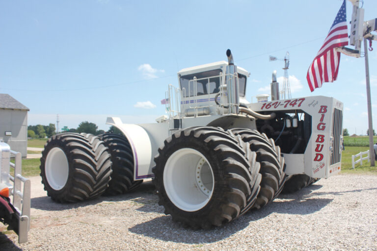 Big tractor, big tires on world's largest tractor Grainews