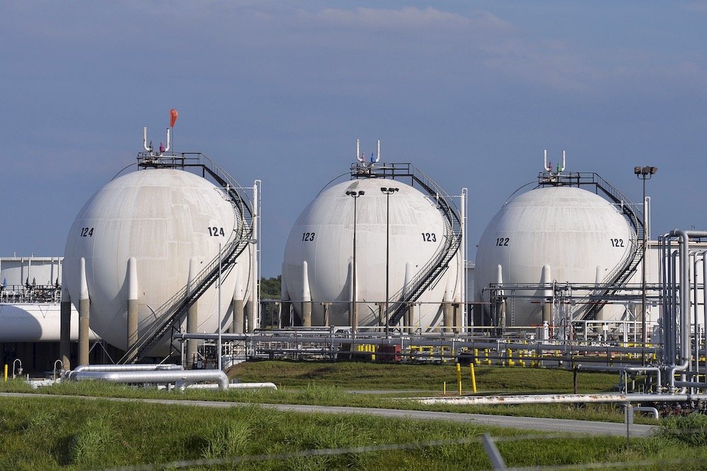 Storage tanks at a PBF Energy refinery at Delaware City, Delaware on Aug. 21, 2015. (File photo: Reuters/Charles Mostoller)
