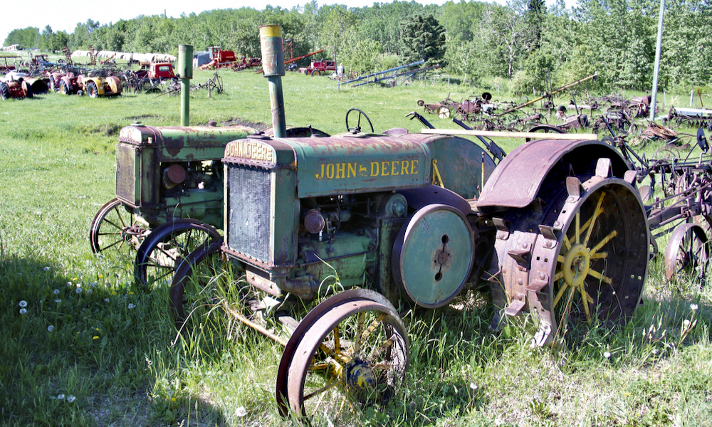 John Deere D tractor models built in 1929 and 1939
