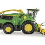 John Deere has added a new model, the 9500, to its self-pro- pelled forage harvester line. The 9500 model and the larger 9600 will both get Deere’s new 18.0-litre engine for power.