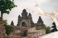 Sea Temple of Pura Luhur, Uluwatu, south Bali, Indonesia. (CIA.gov)
