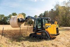 JCB's side-entry cab and extendable-reach single boom make it skid steer models unique.