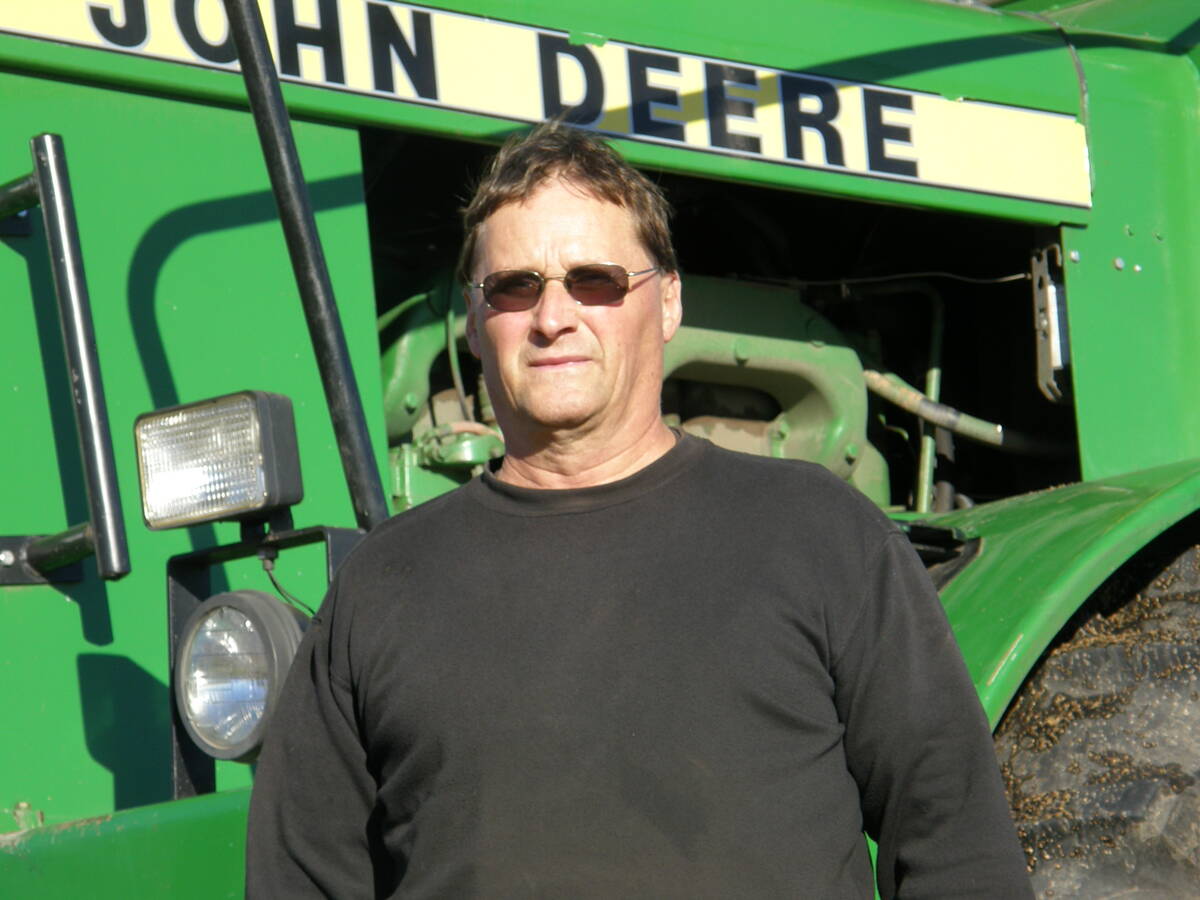 Monty Niebergall is the third owner of his WA-14, having bought it in 1992 in southwestern Saskatchewan, not far from where it was bought new. He hired a Deere dealer from his own area to haul it to its new home.