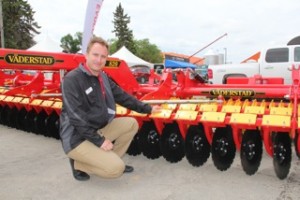 Gustav Nilsson with versatile Carrier vertical tillage tool. 