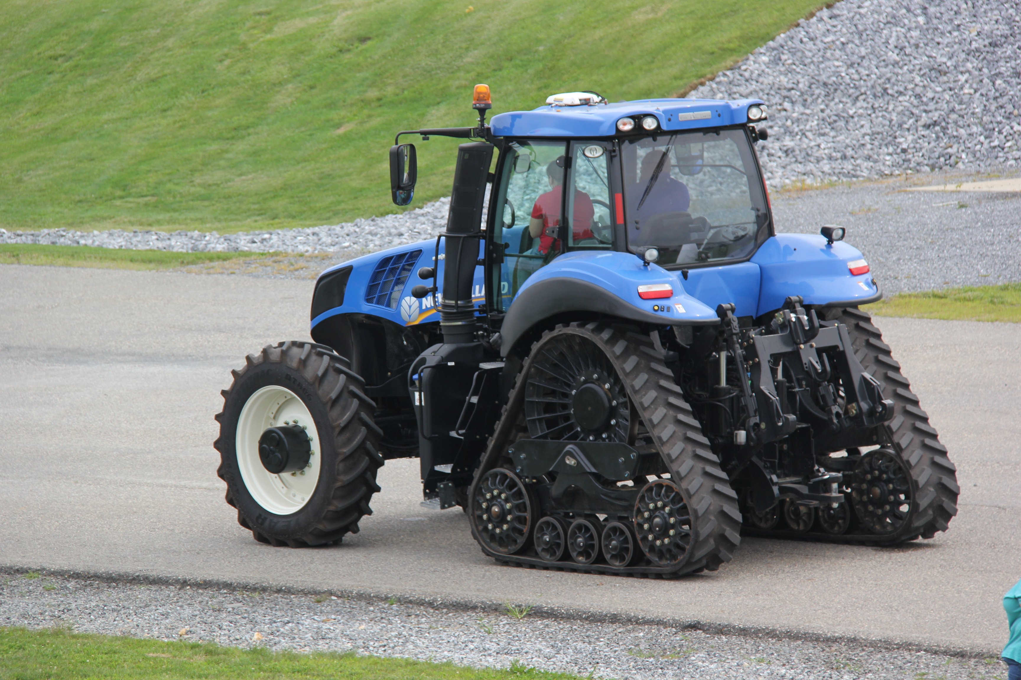 New Holland' new T8 SmartTrax