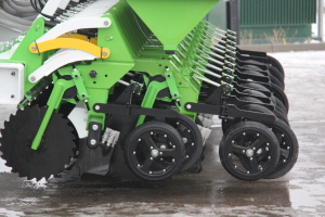 The row unit mounting on the production models is a little different that what was originally shown on the first prototype.