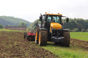 A field demo in rural England this week proved that with over 300 horsepower under their hoods, the new 8000 Series tractors can handle some serious field work